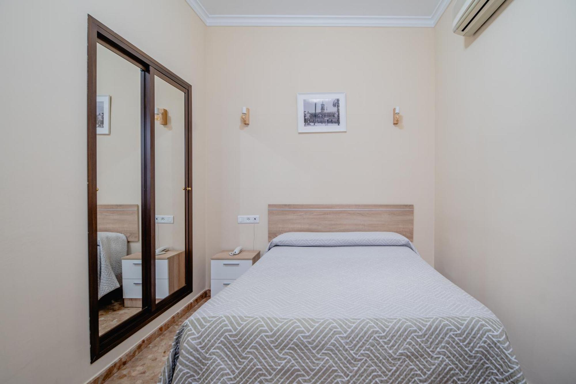 Hotel Chamizo El Arahal Exterior photo