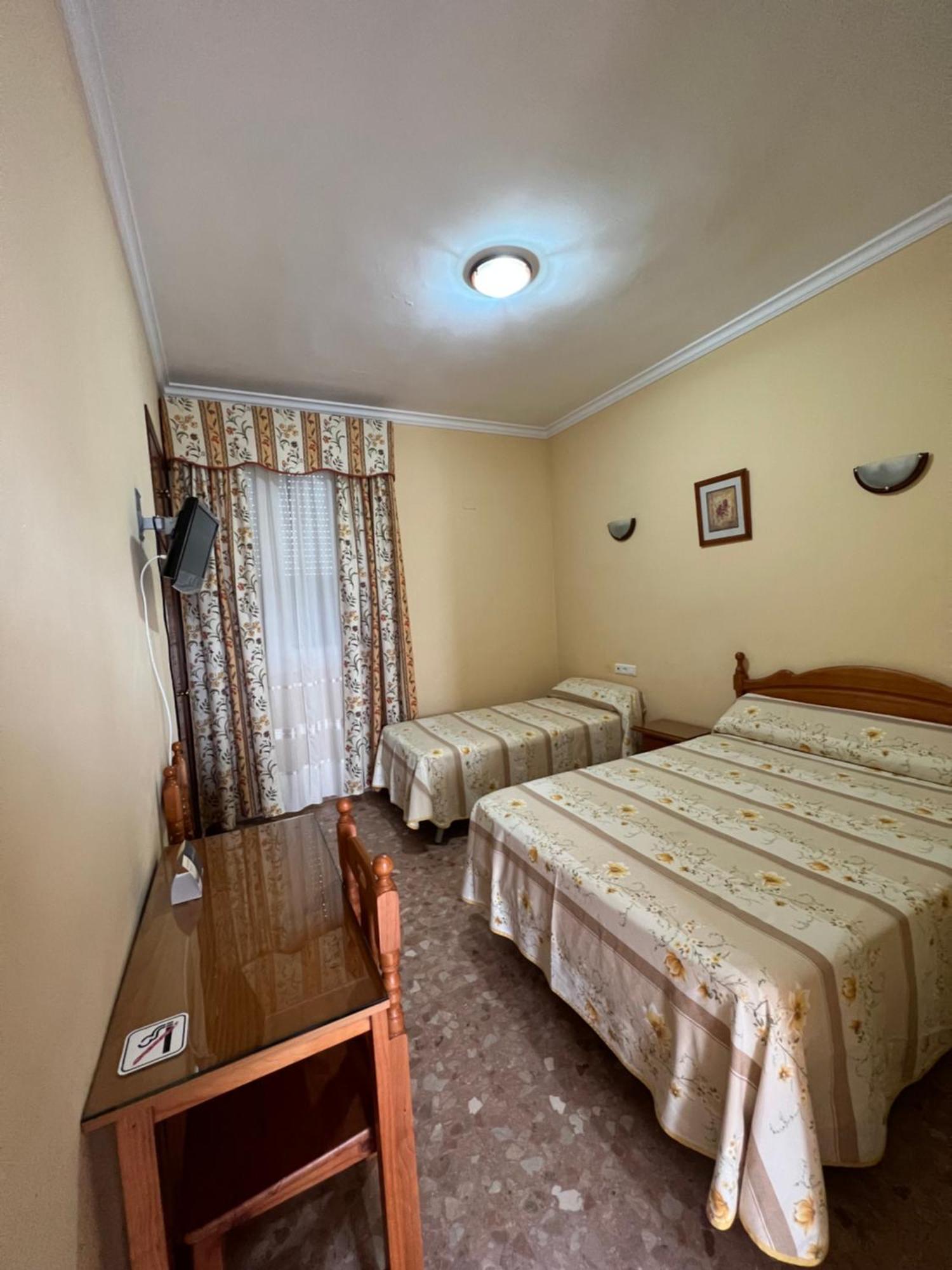 Hotel Chamizo El Arahal Exterior photo